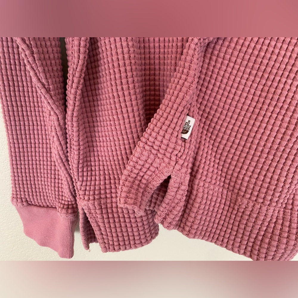 The North Face Long Sleeve Women’s Pink Waffle Knit Sweater - Picture 3 of 5